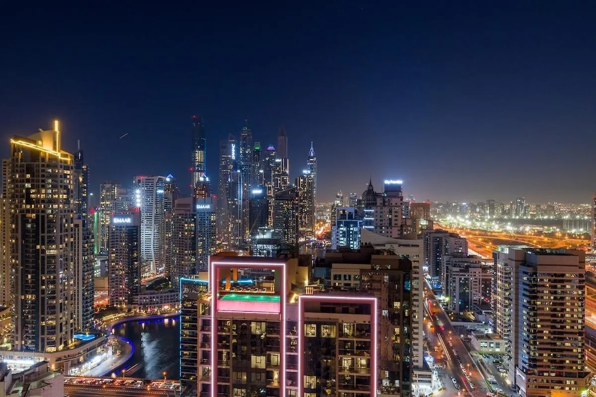 First Class 1Br Stunning City & Marina Views 두바이 아파트